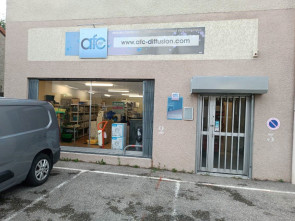 Boutique en Location à Vaulx-en-velin / 119m2